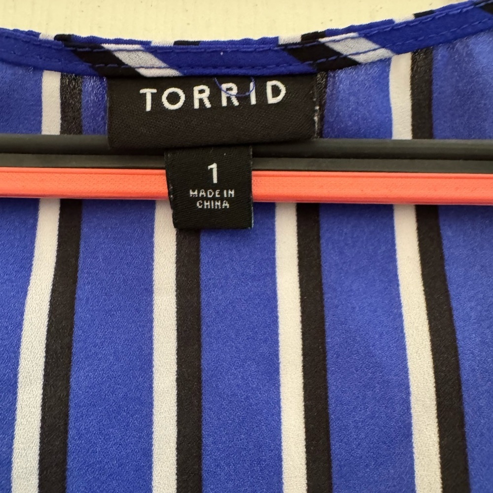 Torrid royal blue dress shirt size 1 gently used - Picture 2 of 2